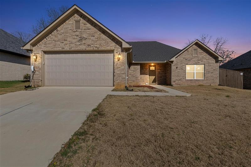 1005  Bucks Way Longview TX 75604 PINE TREE ISD
