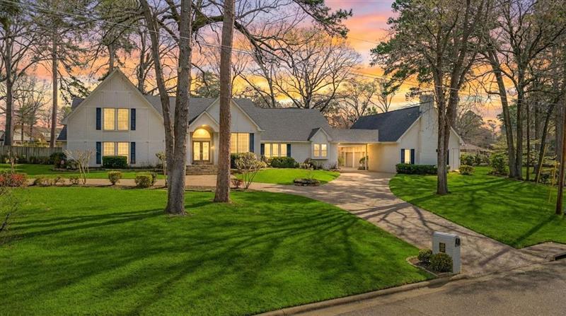 10  Elmwood St. Longview TX 75604 PINE TREE