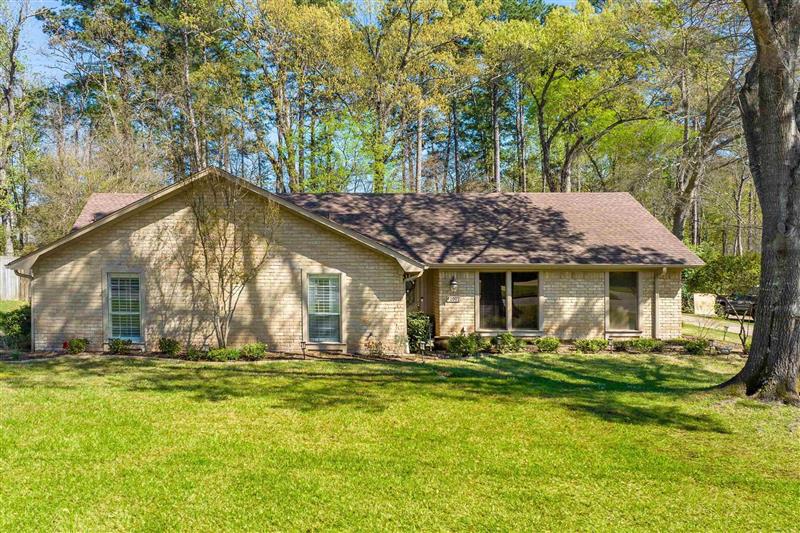 2002 E Warwick Circle Longview TX 75601 LONGVIEW