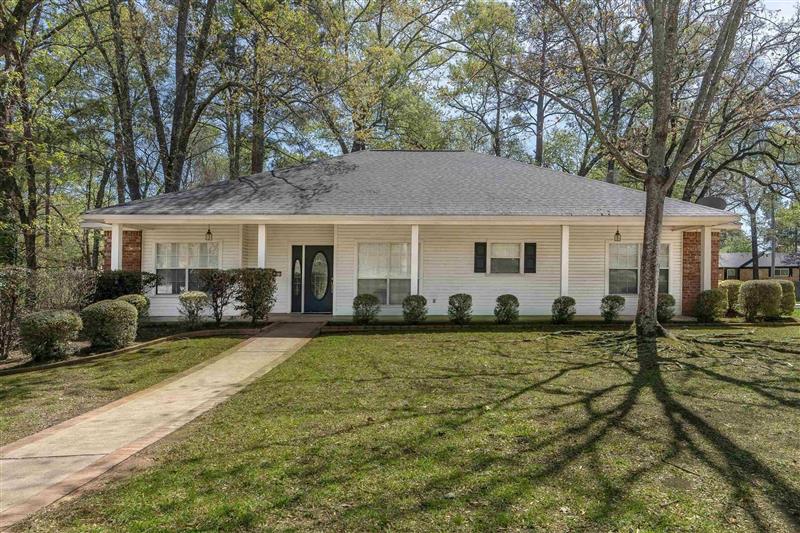 1000  Camille Dr Longview TX 75605 PINE TREE