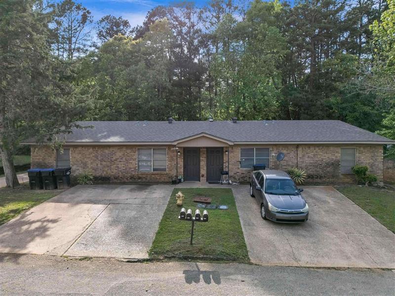 3019-3021  Bernice Dr Longview TX 75604 PINE TREE