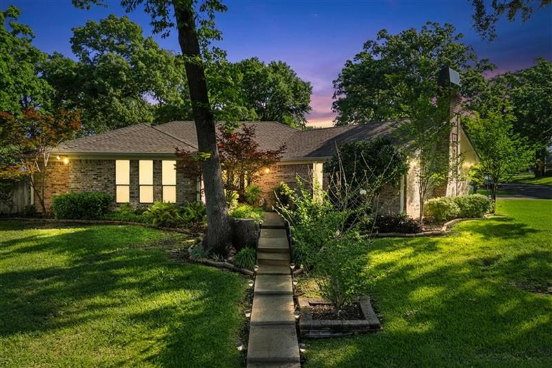 1301  Windsong Lane Longview TX 75604 PINE TREE