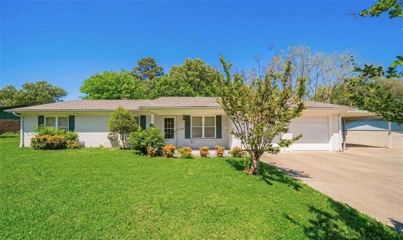1307  Eva Dr. Longview TX 75605 PINE TREE