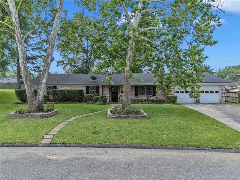 714  LYNNWOOD LANE Longview TX 75604 PINE TREE