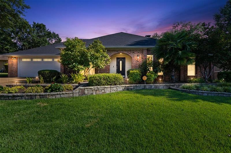 1808  Melissa St. Longview TX 75605 PINE TREE
