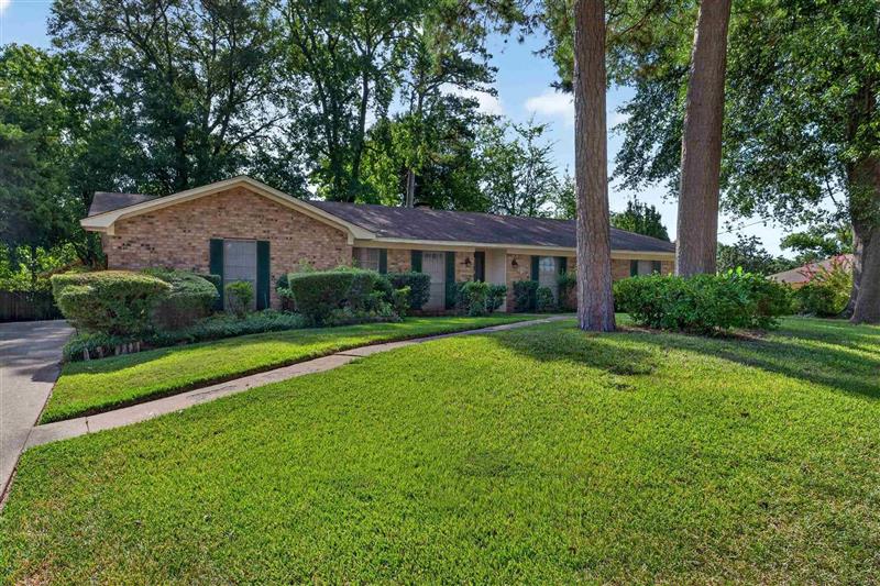 1808  Northpark Circle Longview TX 75605 PINE TREE