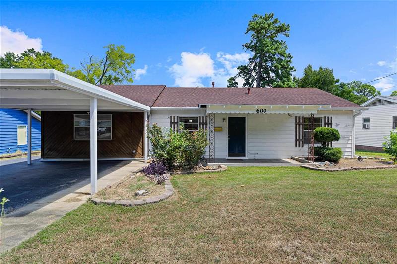 600  Waggoner St Longview TX 75604 PINE TREE