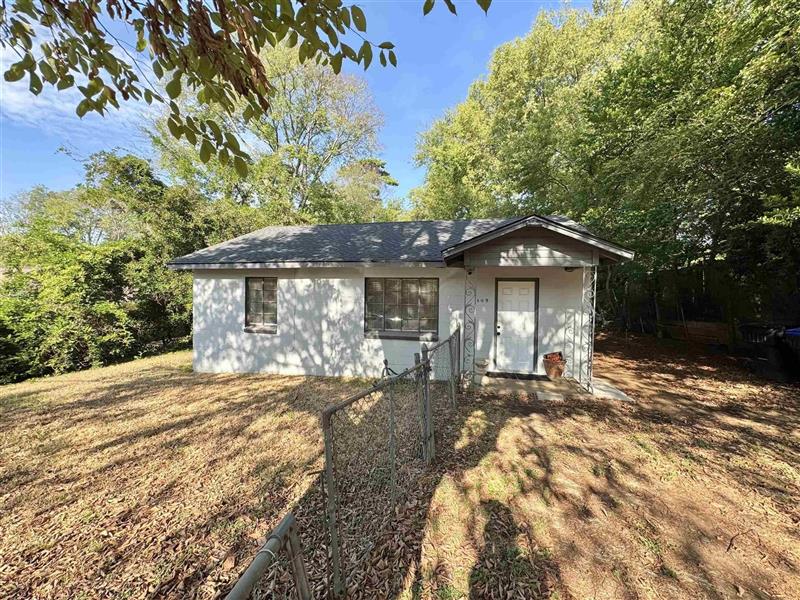 409  Plainview St Longview TX 75604 PINE TREE