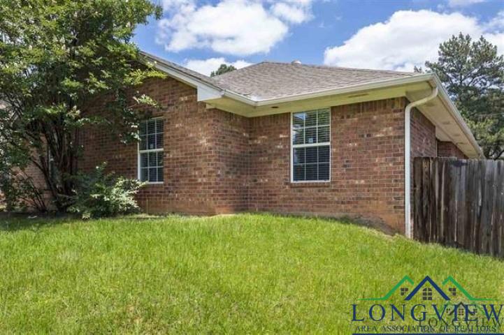 816  Toler Rd Longview TX 75604 PINE TREE