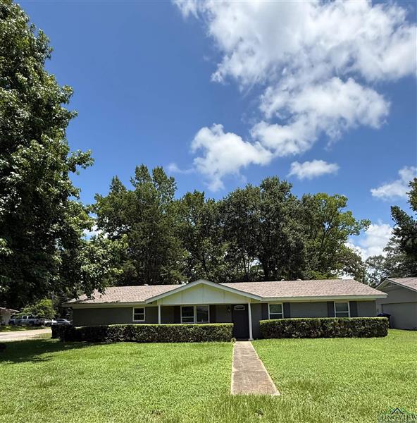201  Shamrock Dr Longview TX 75604 PINE TREE