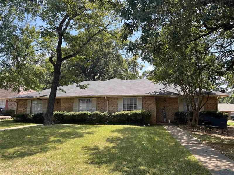 1716-1726  Preston Dr. Longview TX 75604 PINE TREE