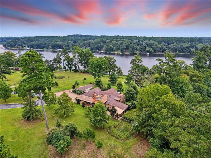 179  Springlake Dr Gladewater TX 75647 LAKE GLADEWATER