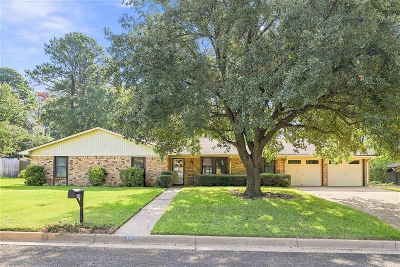 1610  Springdale St. Longview TX 75604 PINE TREE